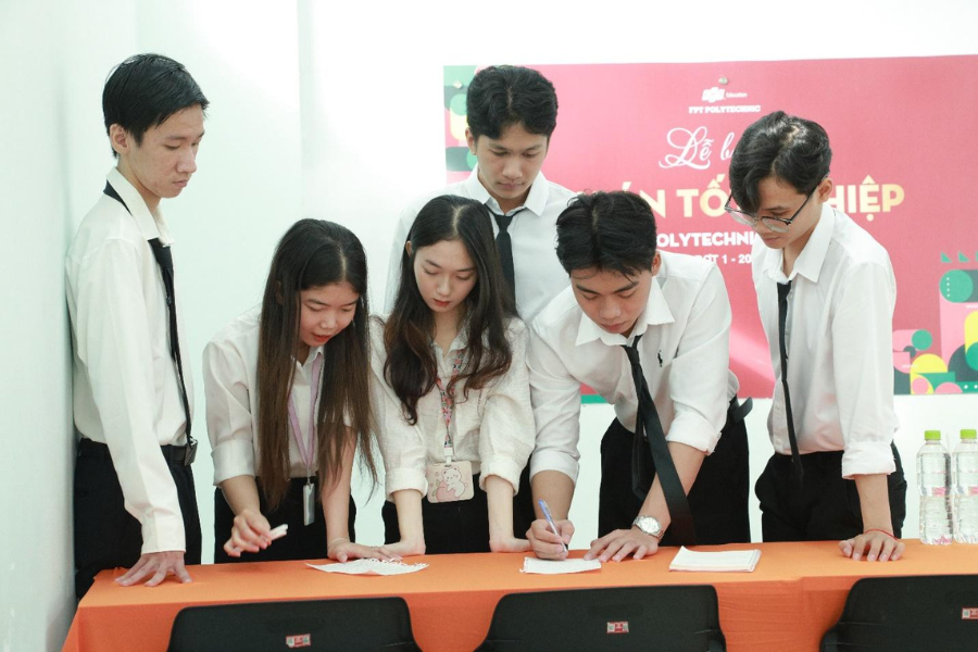 FPT-Polytechnic_CT_Bee_monney-4.png