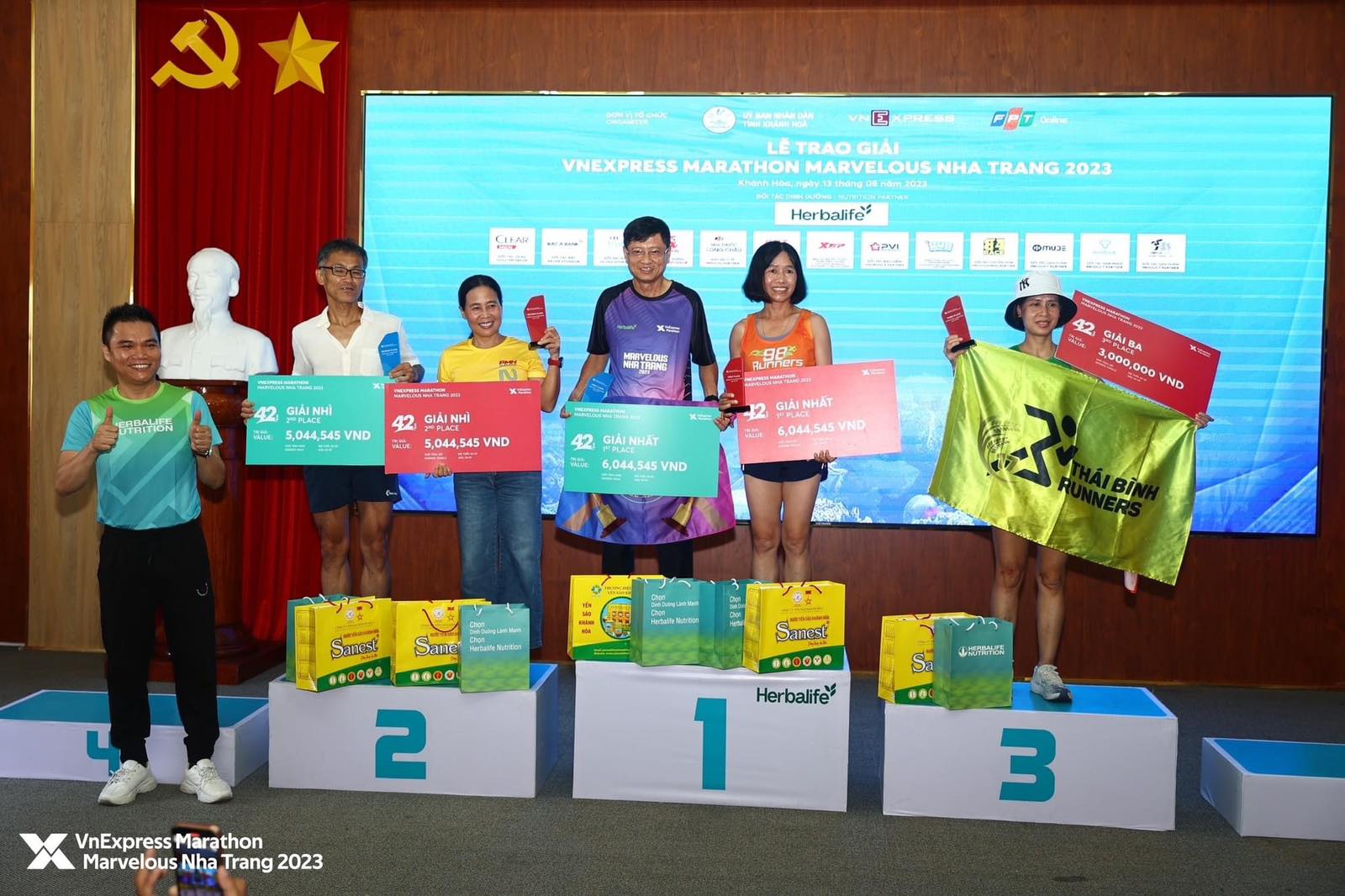 Thay-Truong-Hoang-Nhut-2.jpg