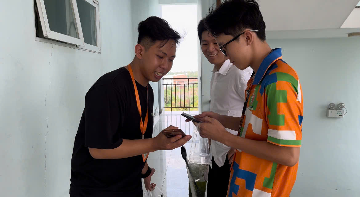 fpt-polytechnic-sinh-vien-gay-quy-7.jpg