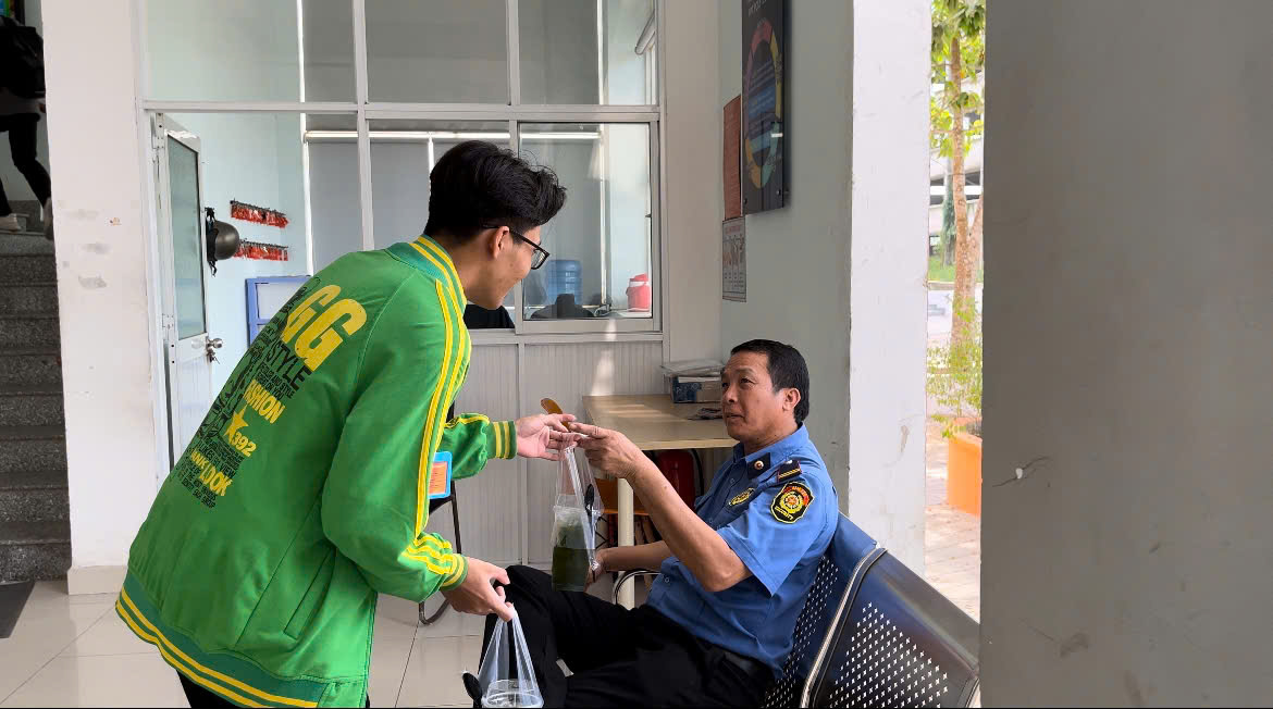 fpt-polytechnic-sinh-vien-gay-quy-8.jpg